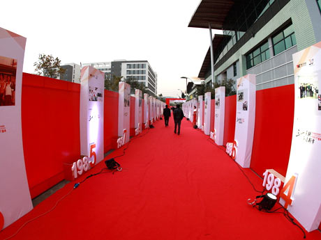 成都峰州兄弟文化传播公司提供的红地毯适合婚庆,公司开业庆典活动